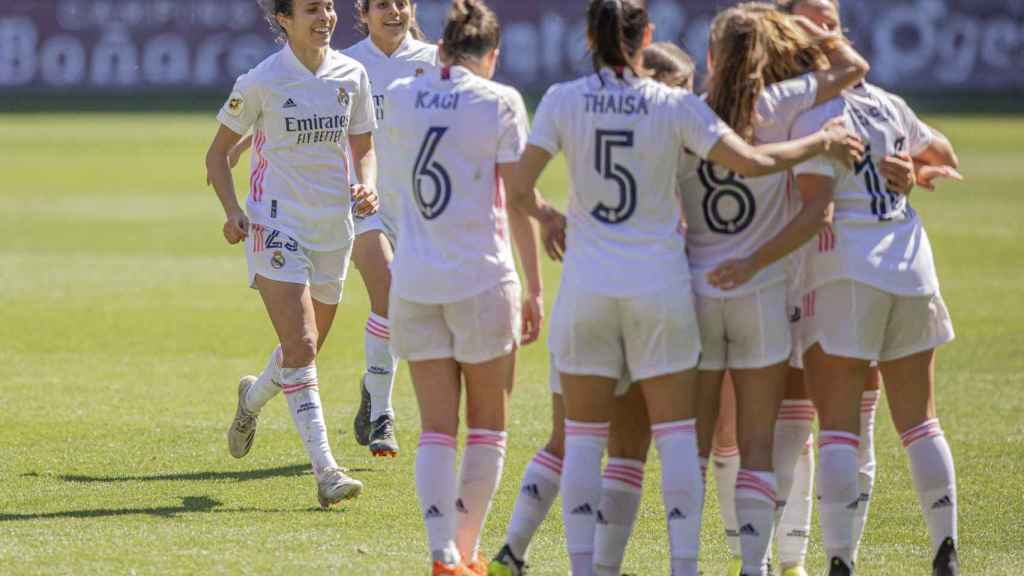Las jugadoras celebran un gol durante el EDF Logroño - Real Madrid Femenino