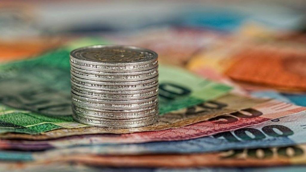 Imagen de billetes y monedas.
