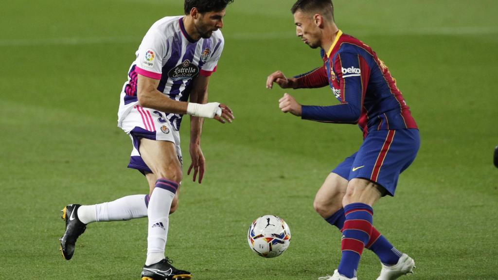 Kenan Kodro, en acción con Clement Lenglet