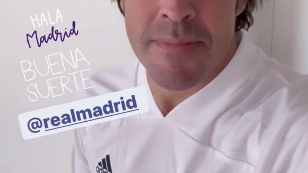 Fernando Alonso, con la camiseta del Real Madrid