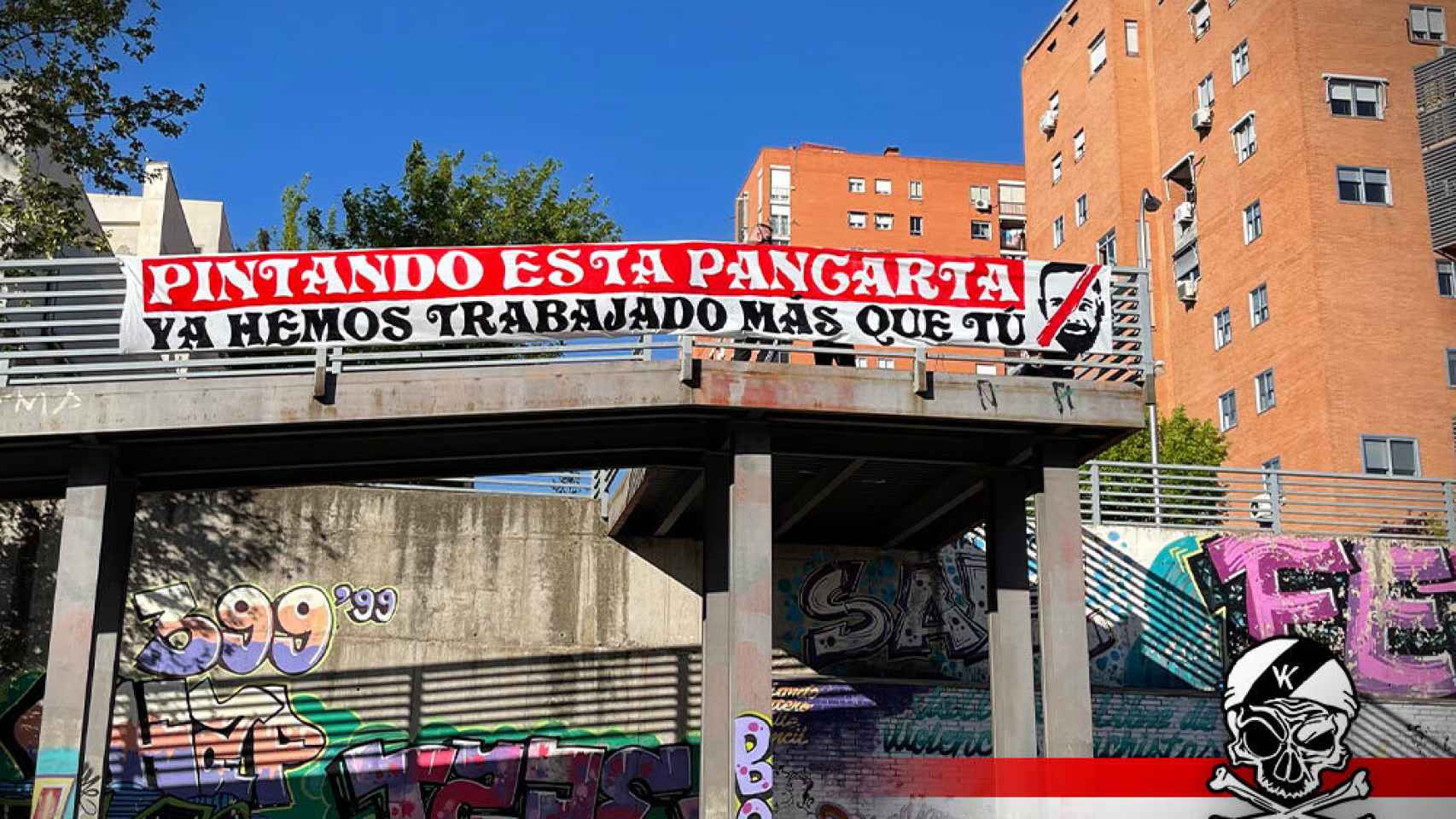 Pancarta en Vallecas horas antes del acto de Vox en este barrio de Madrid. Dani Gago