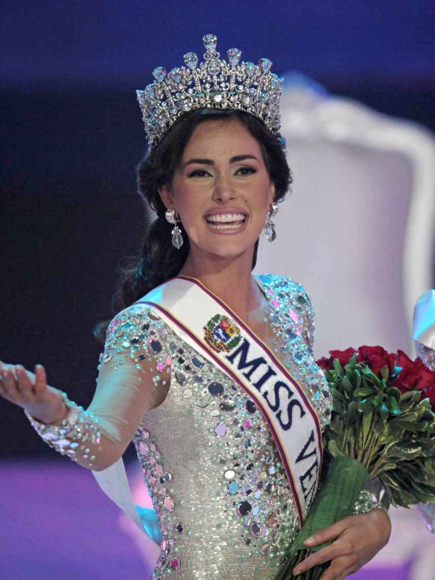 Irene Esser tras coronarse como Miss Venezuela en 2011.