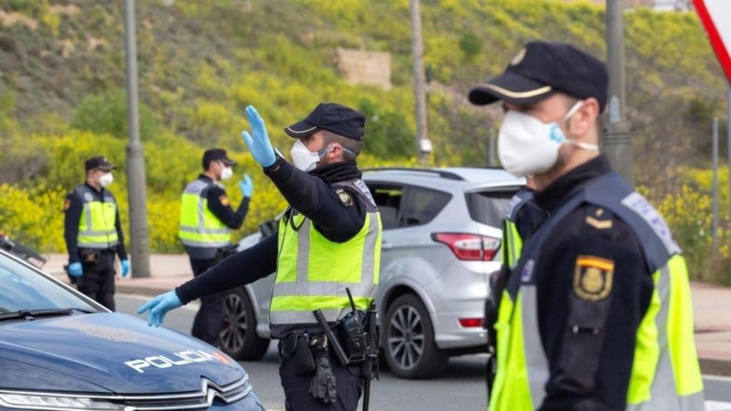 Control de la Policía Nacional durante el estado de alarma. Efe