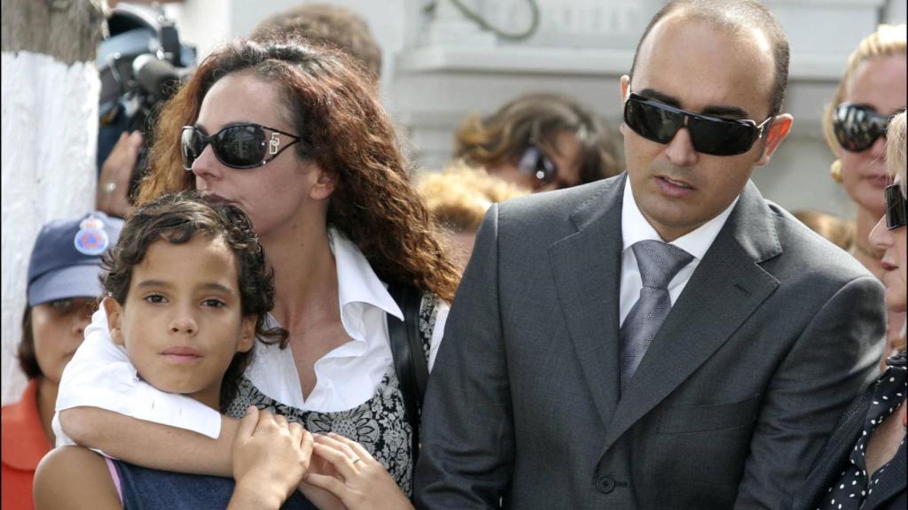 Rocío Carrasco junto a Fidel Albiac y abrazada a su hermana, Gloria Camila.
