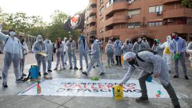 Algunos de los miembros de Coordinadora Antifascista que han ido a 'desinfectar' Vallecas.