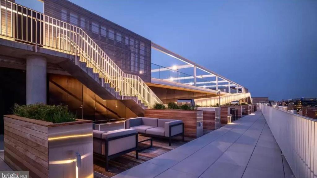 Terraza del edificio donde se encuentra el piso de Kamala Harris.