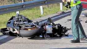 Imagen de archivo de un accidente de moto en una carretera de España. Europa Press.