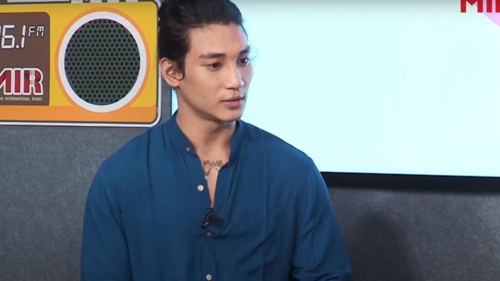 El actor y modelo Paing Takhon en una entrevista.