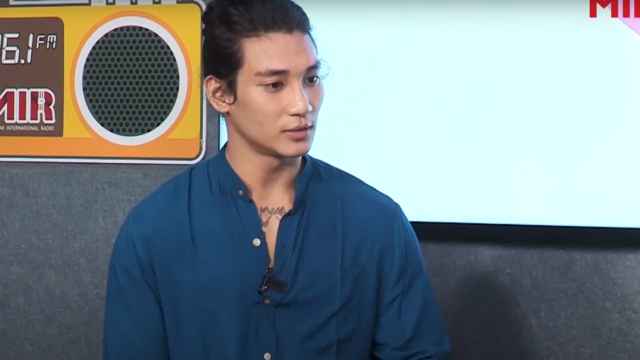 El actor y modelo Paing Takhon en una entrevista.