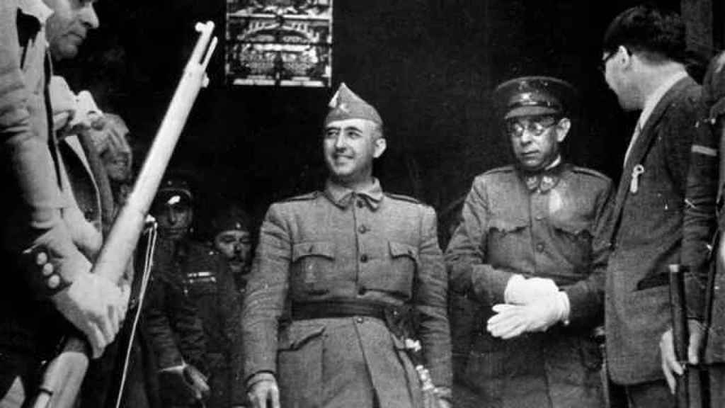 Franco y el general Mola, que lideraron la sublevación de julio de 1936.