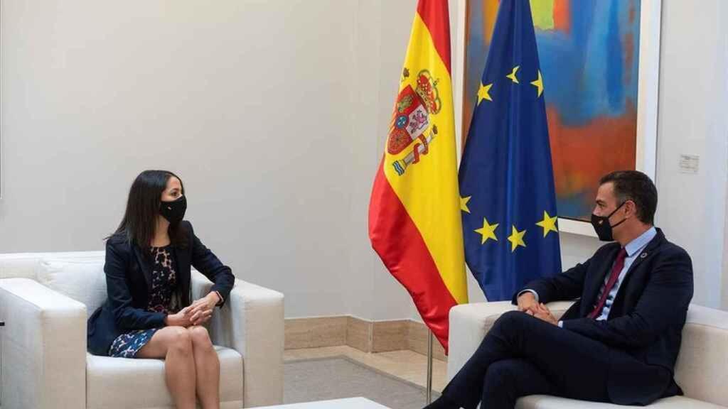 Arrimadas y Sánchez, durante un encuentro en La Moncloa.