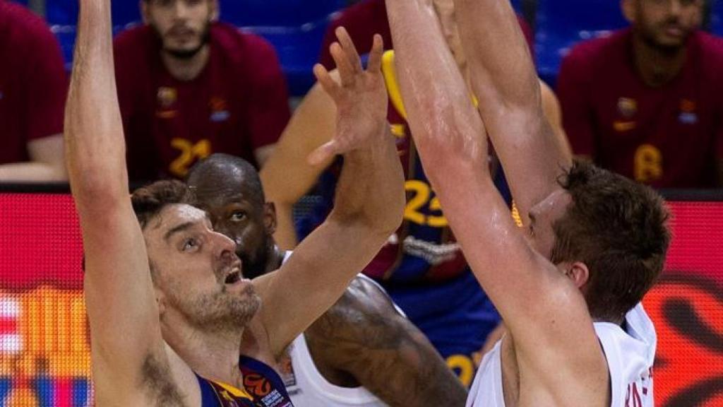 Pau Gasol durante su debut con el Barça ante el Bayern