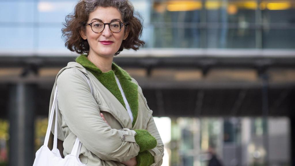 Maite Pagazaurtundua, ante la entrada a la sede del Parlamento Europeo en Bruselas.