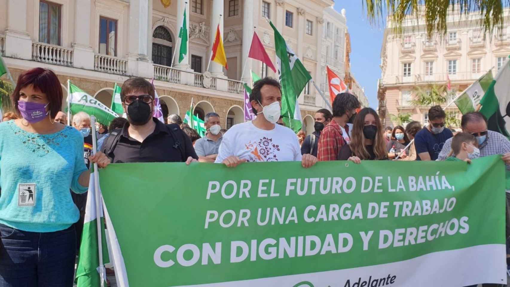 Unas 6.000 personas se manifiestan contra el cierre de la planta de Airbus en Puerto Real