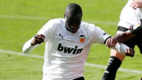 Isak remata y marca al Valencia a pesar de la oposición de Diakhaby