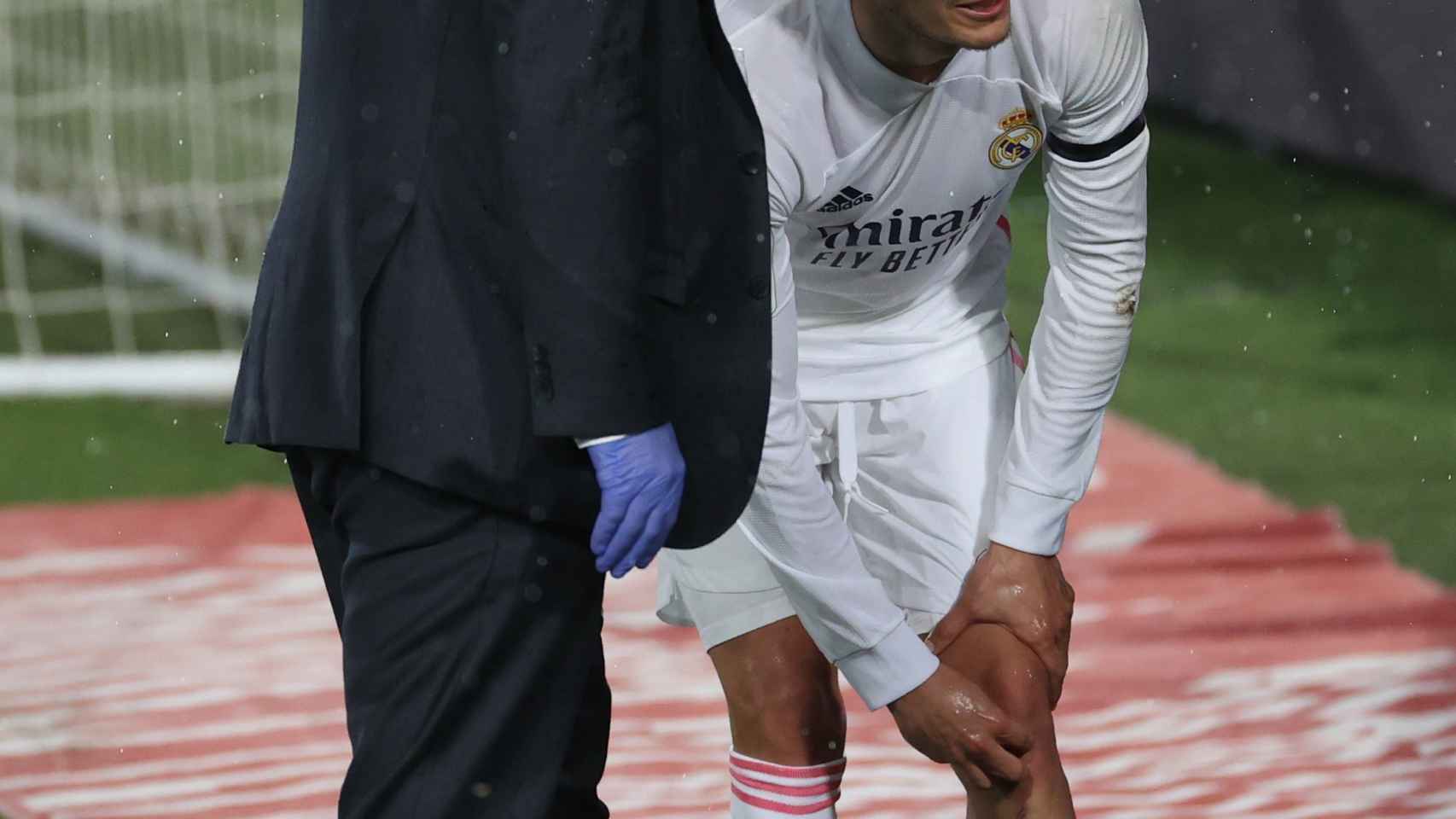 Lucas Vázquez, justo en el momento de su lesión en El Clásico
