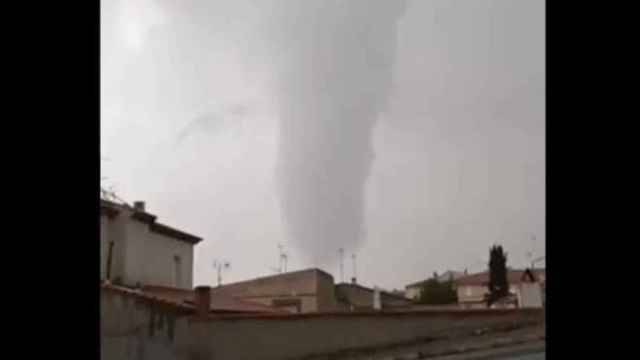 La cuenta de Twitter 'Objetivo Tormenta' ha publicado dos vídeo del tornado