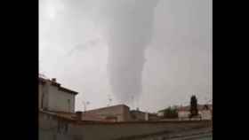 La cuenta de Twitter 'Objetivo Tormenta' ha publicado dos vídeo del tornado