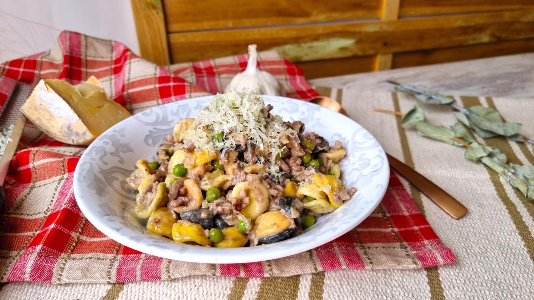 Pasta con ragú de cordero y guisantes, una receta equilibrada para toda la  familia