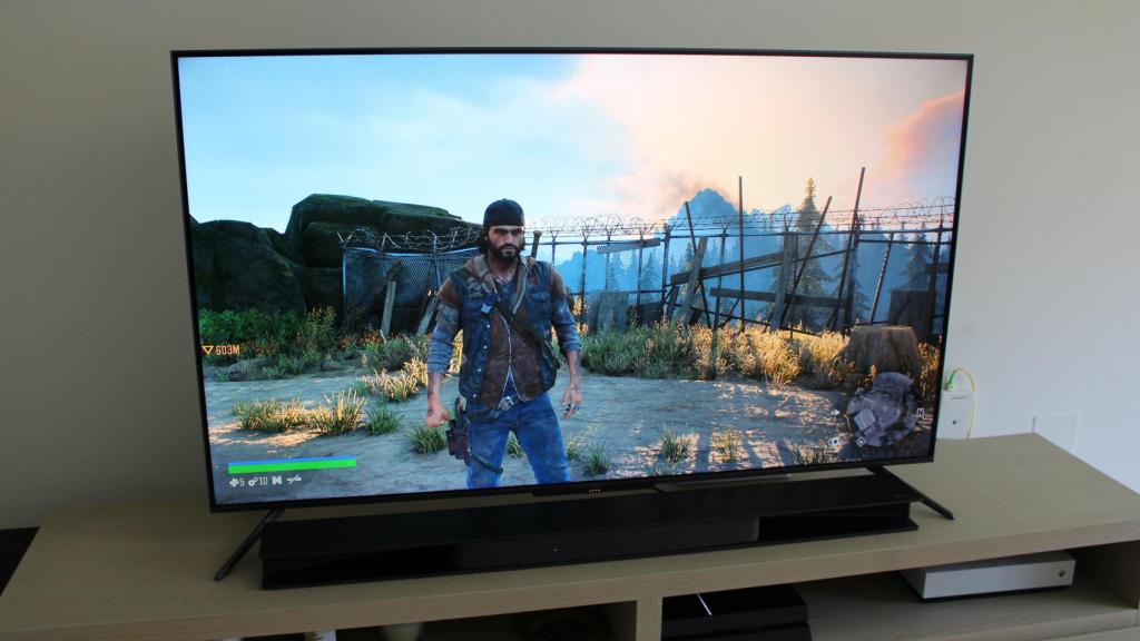 Un videojuego de PlayStation 4 en el televisor TCL C71.