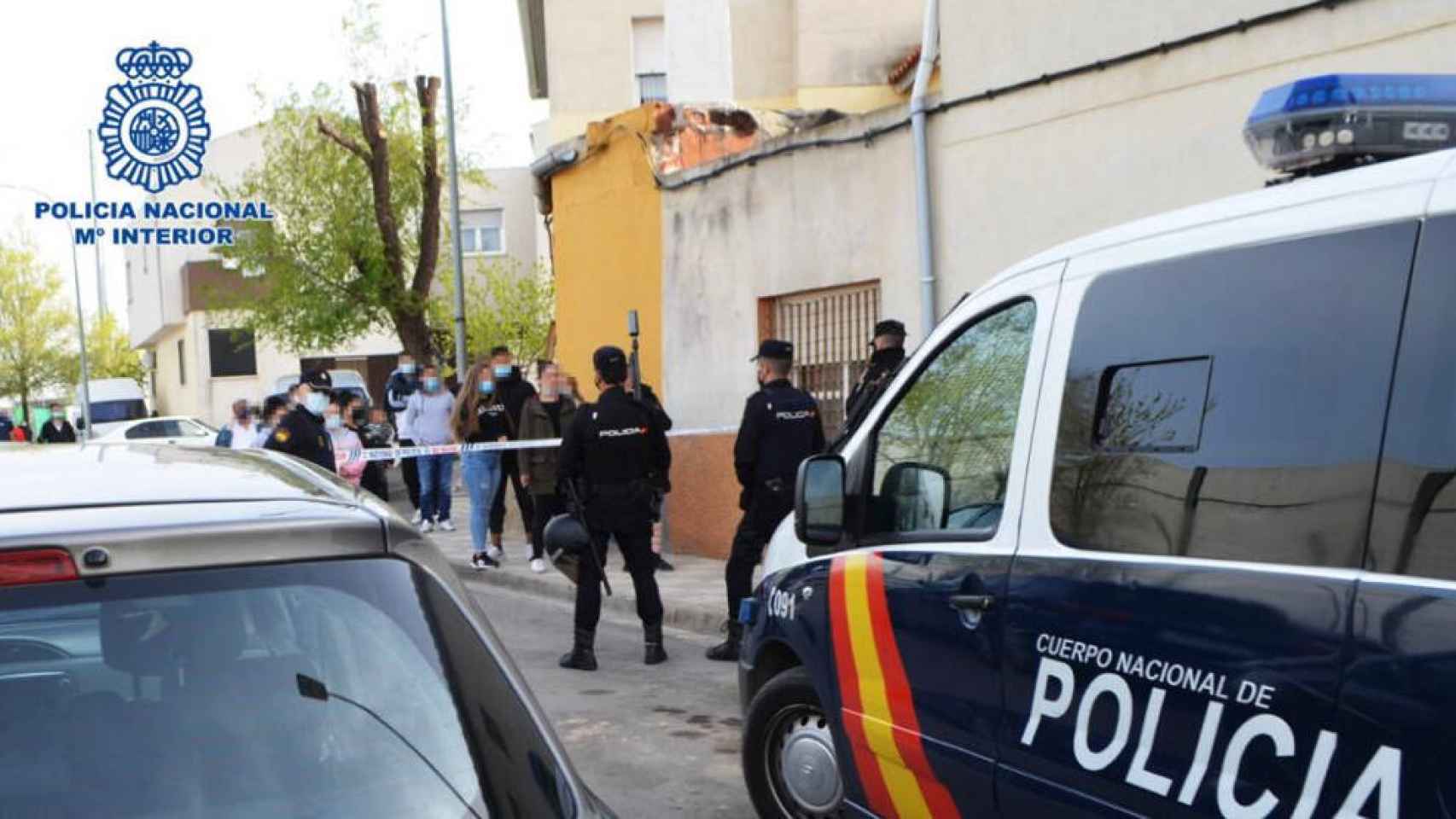 Despliegue policial durante el registro domiciliario realizado en El Cerrico