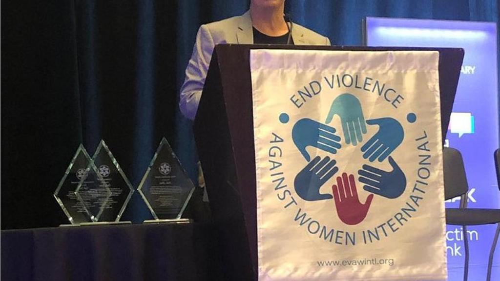 Tracey Breeden representando a Uber la Conferencia Internacional por el Fin de la Violencia contra la Mujer, en 2019.