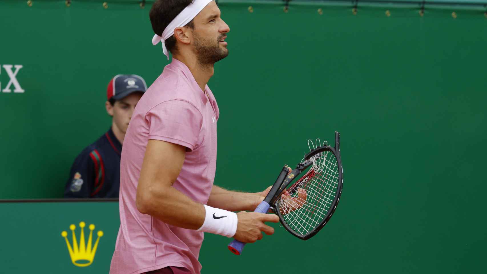 Grigor Dimitrov, rompiendo la raqueta en el partido ante Rafa Nadal en el Masters 1000 de Montecarlo
