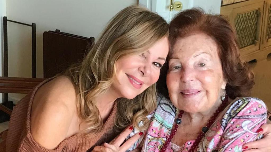 Ana Obregón y su madre, Ana María, en una imagen compartida en Instagram.