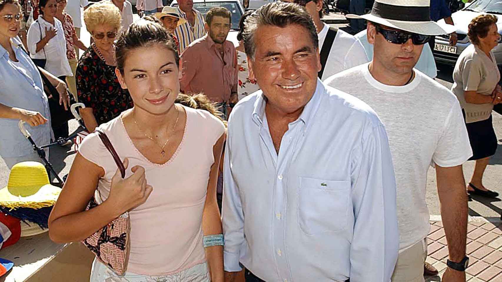 Alba junto a su padre en julio de 2002.