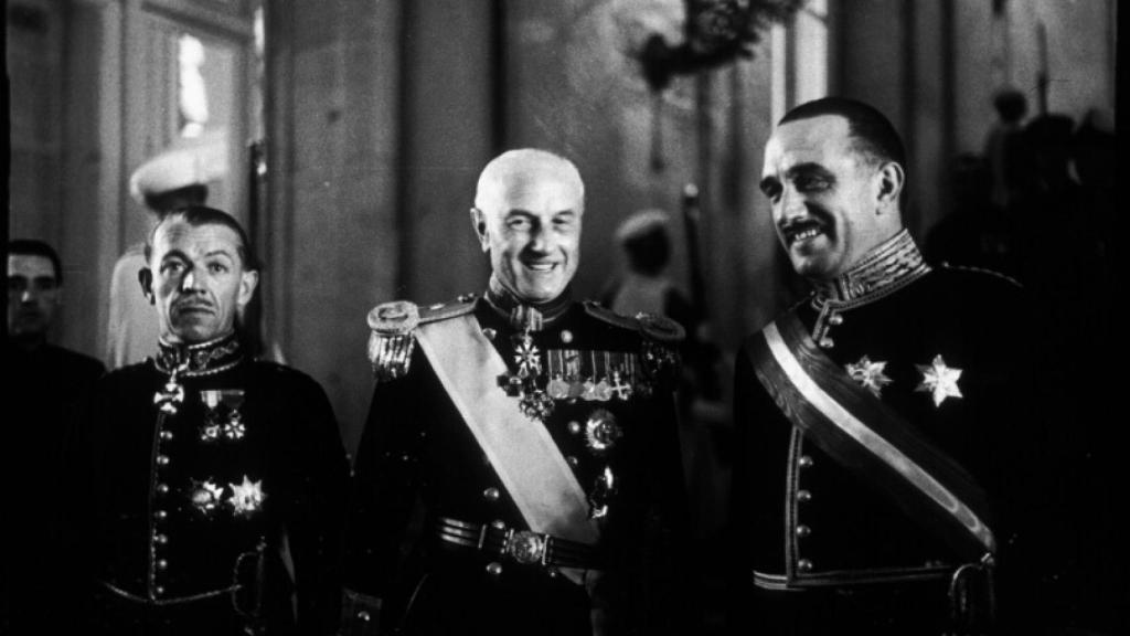 El embajador británico en España Samuel Hoare, en el centro, durante la presentación de credenciales.
