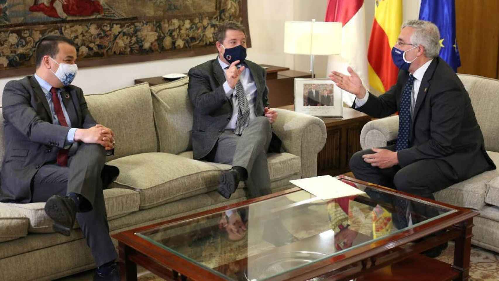 Martínez Arroyo, Page y Olona este viernes en Toledo. Foto: Óscar Huertas