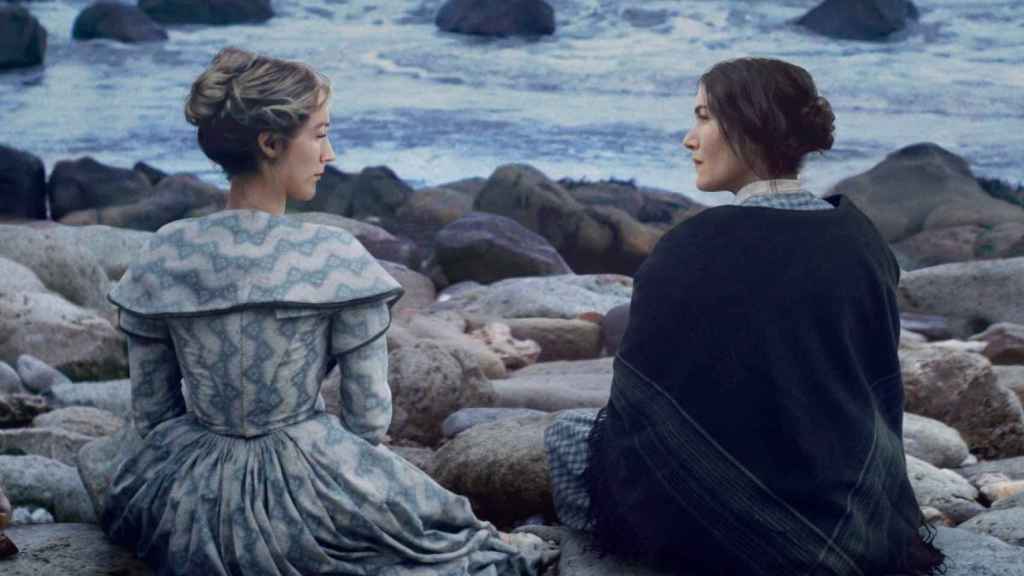 Crítica: 'Ammonite', el gélido romance de época entre Kate Winslet y Saoirse Ronan