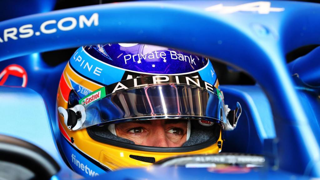 Fernando Alonso en su A521 en Imola