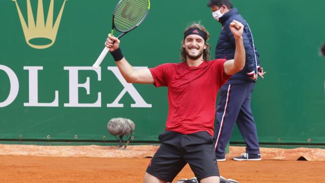 Stefanos Tsitsipas celebra su triunfo en Montecarlo