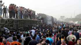 Imagen del tren accidentado en Egipto.