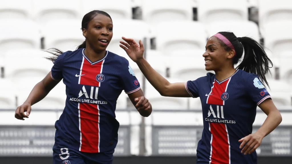 Grace Geyoro celebra su gol con Perle Morroni, en el Olympique de Lyon - PSG de la Women's Champions League