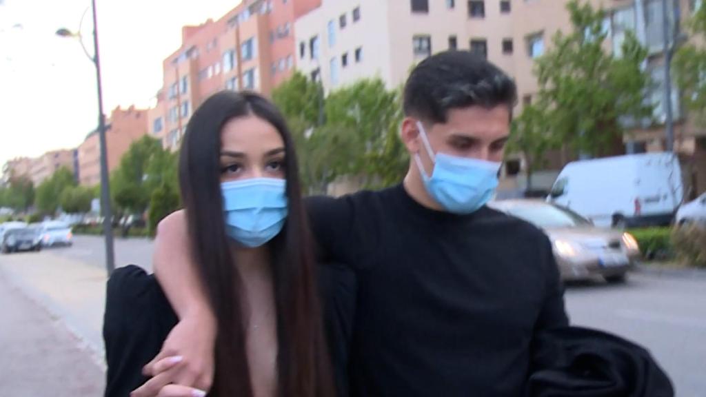 Julia Janeiro junto a su novio, Brayan Mejía, el día de su 18 cumpleaños.