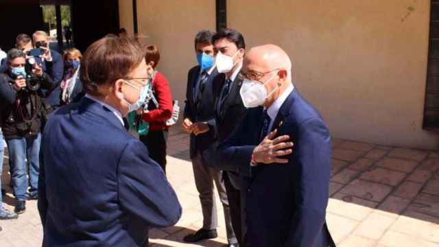 El alcalde Jesús Villar saluda a Ximo Puig en una imagen reciente