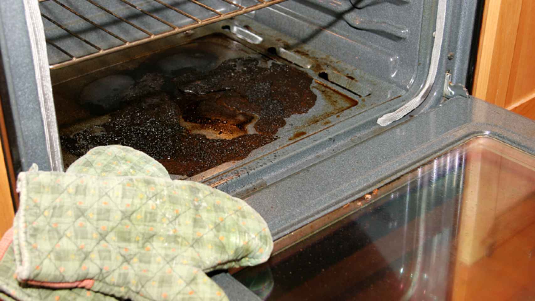 Trucos para limpiar el horno sin productos químicos.