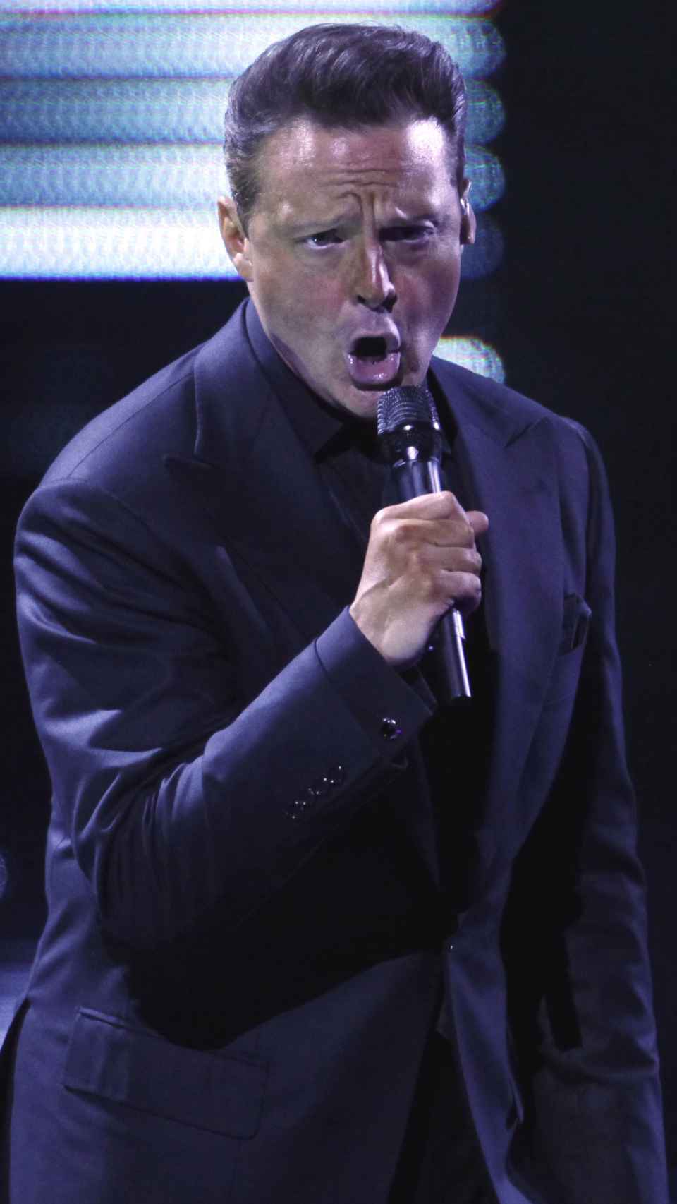 Luis Miguel sobre el escenario en 2012.