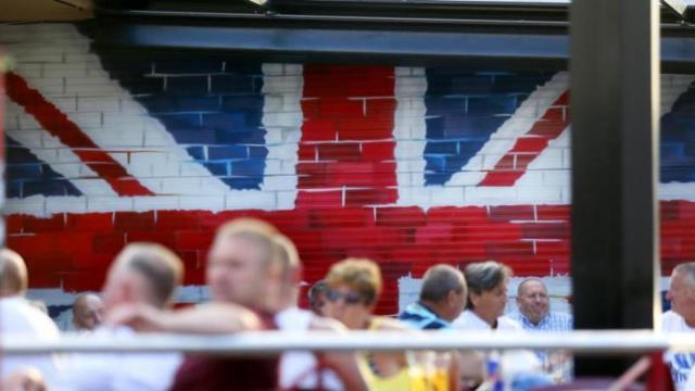 Británicos en la zona inglesa de Benidorm, en imagen de archivo.