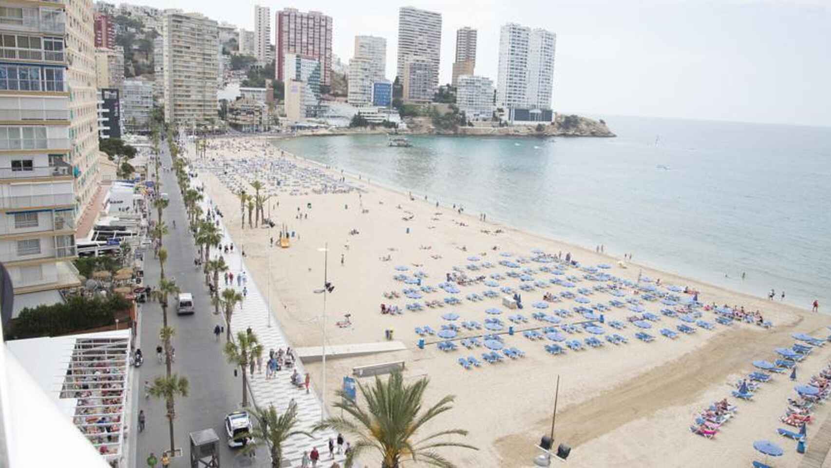 Zona de apartamentos en primera línea de playa en Benidorm.