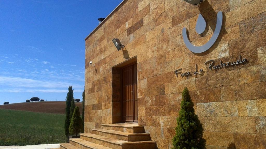 Vista exterior de la almazara Finca la Pontezuela.