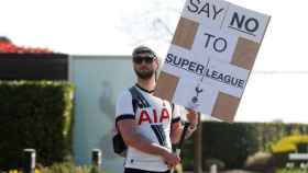 Las protestas de los aficionados del Tottenham Hotspur que metieron presión al club inglés para salir de la Superliga Europea