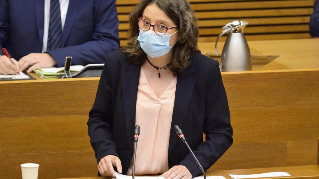 Mónica Oltra, durante su comparecencia de este miércoles en Les Corts Valencianes. EE