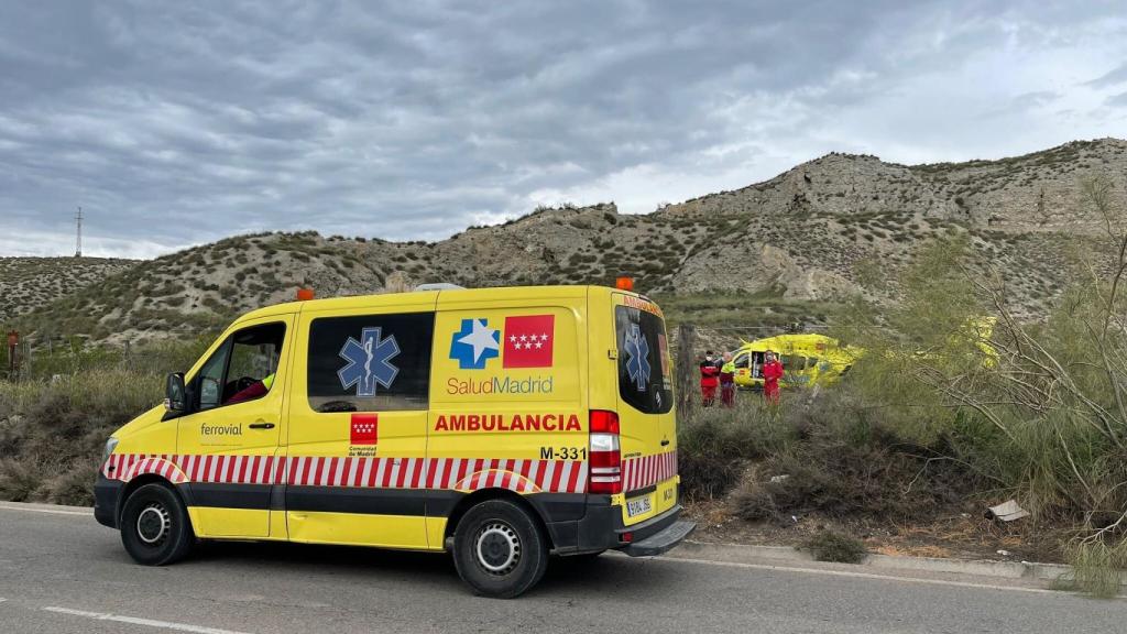 La ambulancia del Summa 112 y el helicóptero medicalizado.