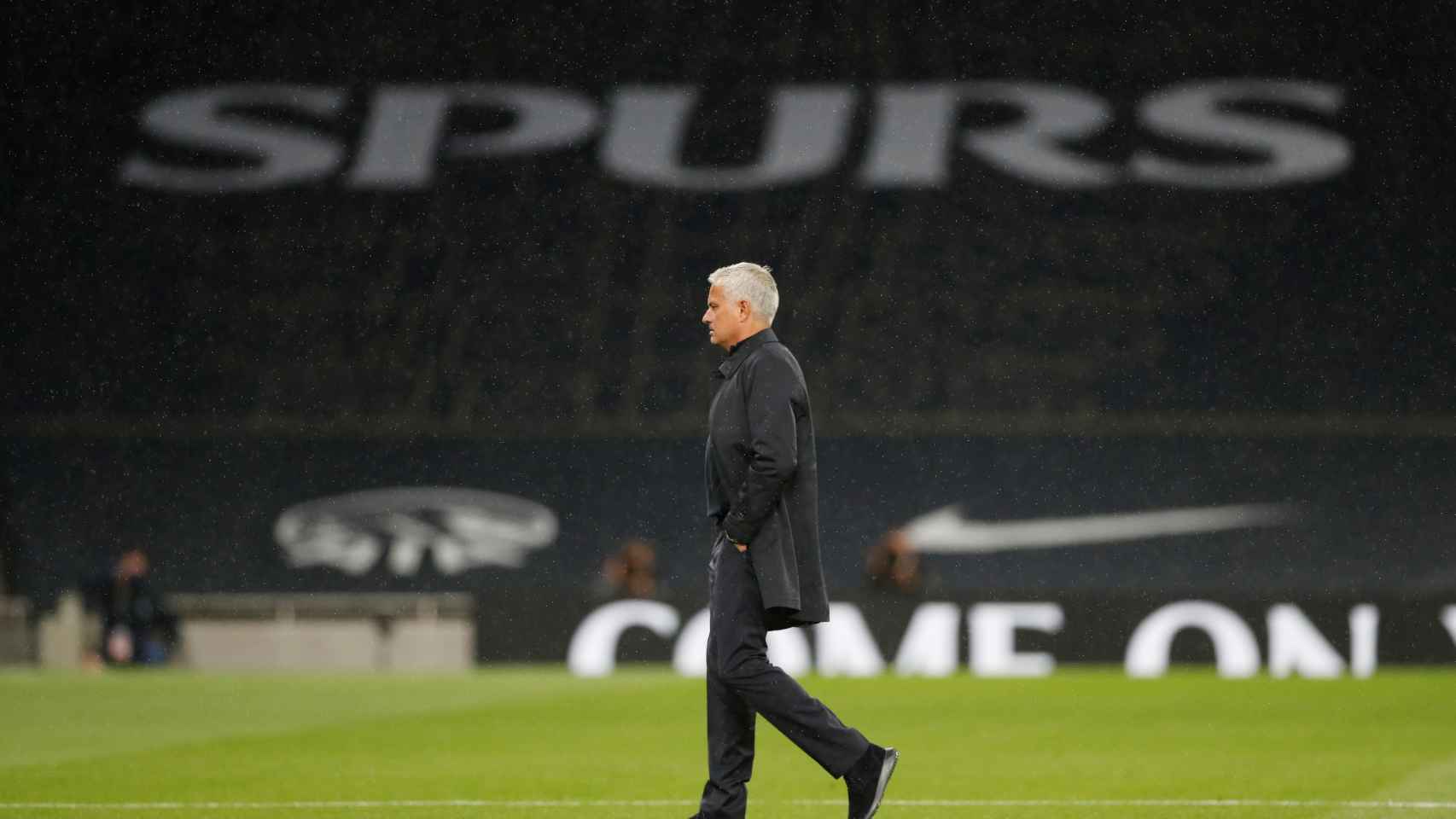 Mourinho en su último partido como entrenador del Tottenham