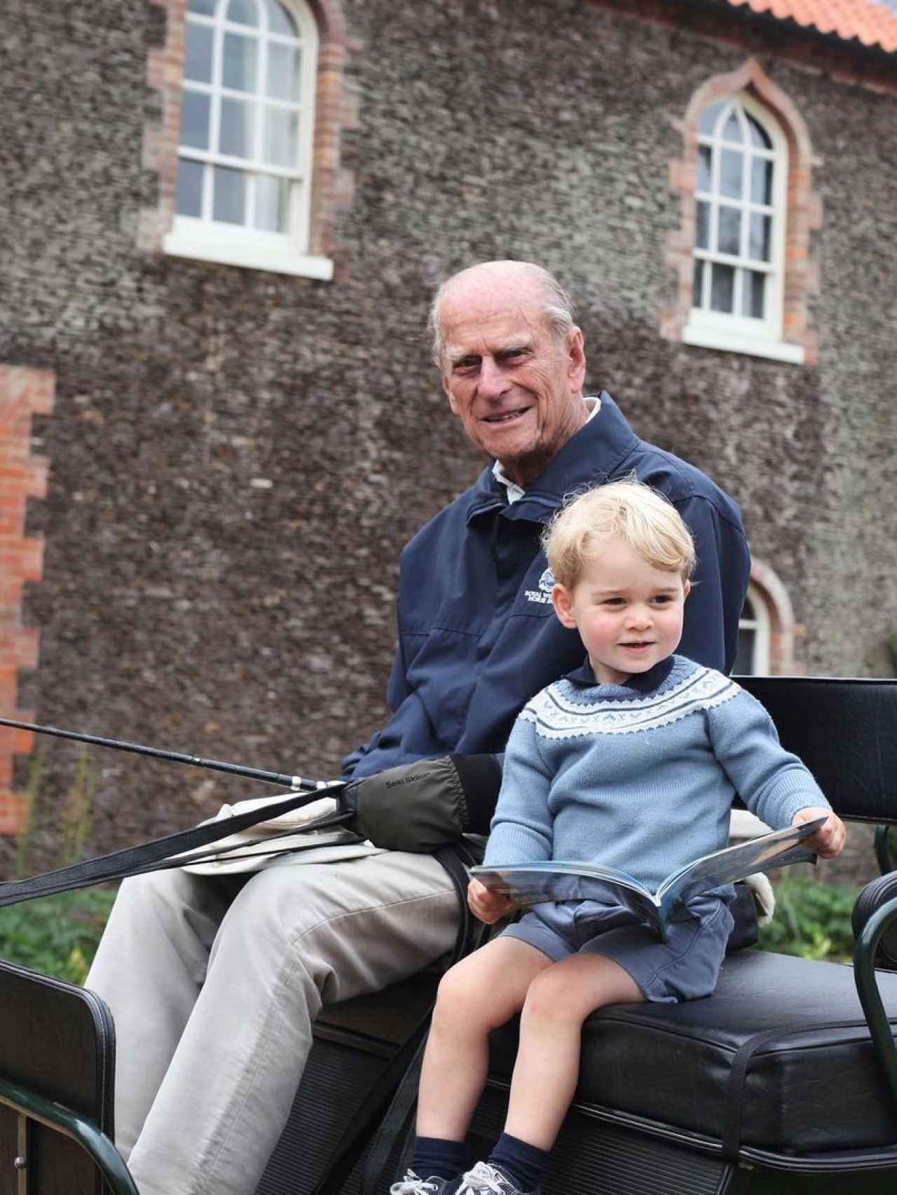 El príncipe Louis junto a su bisabuelo, Felipe de Edimburgo.