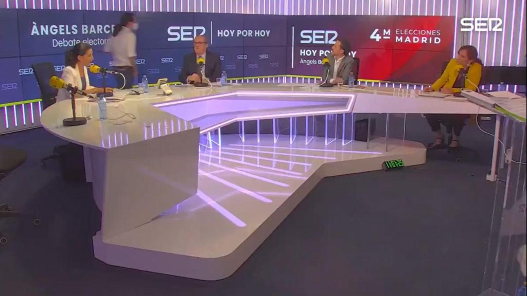 Iglesias abandona el debate.