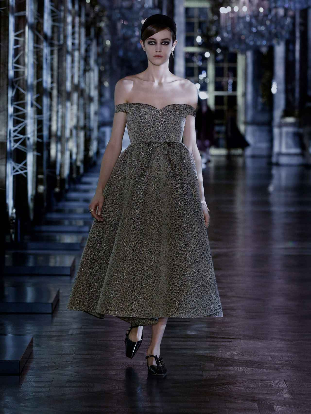 Propuesta de la temporada otoño/invierno 2021 de Dior en un desfile en París.
